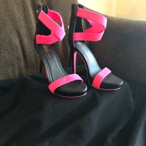 ❗️BRAND NEW Pink heels 😍